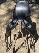 A VENDRE SELLE DE DRESSAGE DEVOUCOUX