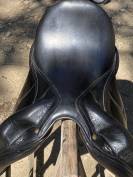 A VENDRE SELLE DE DRESSAGE DEVOUCOUX