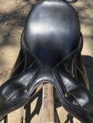 A VENDRE SELLE DE DRESSAGE DEVOUCOUX