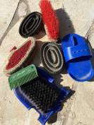 Lot de brosses de pansage decathlon 