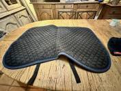 TAPIS ENSEMBLE KINGSLAND BLEU MARINE ET ROUGE