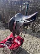 Selle CWD 17 pouces + housse et kit nettoyage 