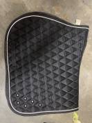 tapis noir cheval