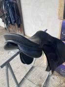 Selle mixte noire 17,5 pouces 