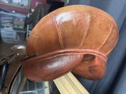 Selle avec sa sangle et étriers