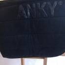 Tapis dressage Anky noir avec reflets verts brillants