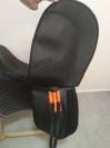 Selle de dressage synthétique 17 pouces.