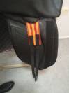 Selle de dressage synthétique 17 pouces.