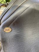 Selle de dressage. Cuir noir.