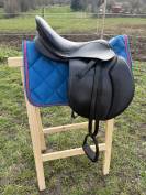 Selle équipée Fouganza noire 17,5 pouces 