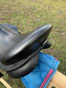 Selle équipée Fouganza noire 17,5 pouces 