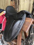 Selle dressage Ikonic 17 pouce