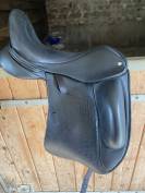 Selle Dressage taille 18