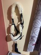 Licol à moumoute noir avec la longe 
