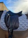 Selle de dressage Butet 17''n siège semi plat