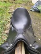 Selle de dressage noire