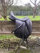 Selle de dressage noire