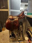 Selle Ikonic Jumping Pro – Taille 17” – Excellent état