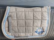 Tapis de selle gris