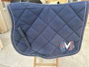 Tapis bleu marine 