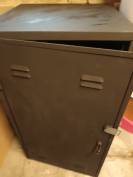 un casier en métal d'équitation á vendre