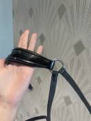 Joli bridon noir avec muserolle allemande laquée 