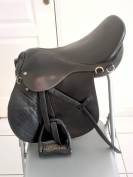 Selle mixte Norton 16,5" cuir noir + étriers réglables