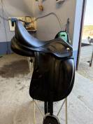 Selle dressage IKONIC évolution 17,5