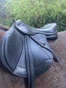 Sella da salto ostacoli Ikonic Light jumping 17.5" - 2024