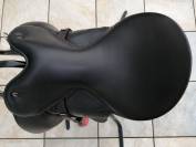 Selle WOW 17 pouces noire complète