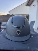 Casque Equithème noir mat liseré noir glossy comme neuf
