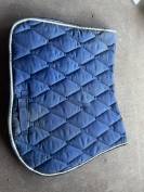 Tapis bleu marine 