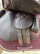 Sella da salto ostacoli Equipe  16.5" - 2023