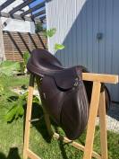 Sella da salto ostacoli Equipe  17" - 2023