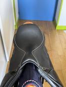 Selle mixte en cuir noir 16,5 pouces