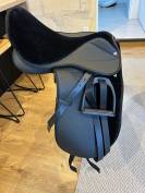 Selle de dressage synthétique pour cheval