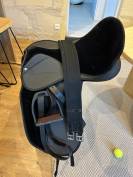 Selle de dressage synthétique pour cheval