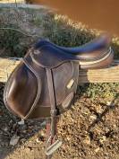 Selle Ikonic horse ball 17 pouces de 2025