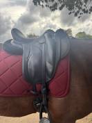 Selle dressage 17,5’’ Devoucoux Makila Lab