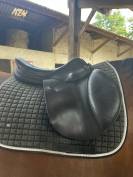 Selle childeric noire taille 17 