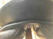 Selle de dressage noire Prestige 17 pouces