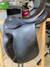 Selle de dressage noire Prestige 17 pouces