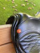Selle de dressage noire 17"