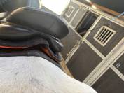 Selle Equipro + tapis Kentucky dressage