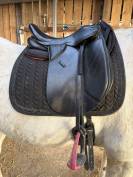 Selle Equipro + tapis Kentucky dressage