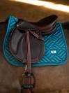 Tapis de selle Modern Teal Blue MIXTE - Equestrian Stockholm - Matelassage &eacute;l&eacute;ga