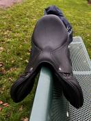 Selle noire &Eacute;ric Thomas mod&egrave;le &Eacute;lite taille 17,5 