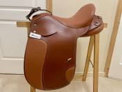 Selle Norton en cuir 17,5