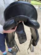 Selle de dressage noire   taille : 17,5