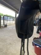 Selle de dressage noire   taille : 17,5